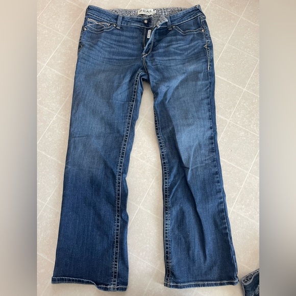 Ariat Jeans - Picture 1 of 3